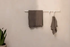 Handtuchhalter Vana – minimalistisch, rund oder eckig, drei Breiten