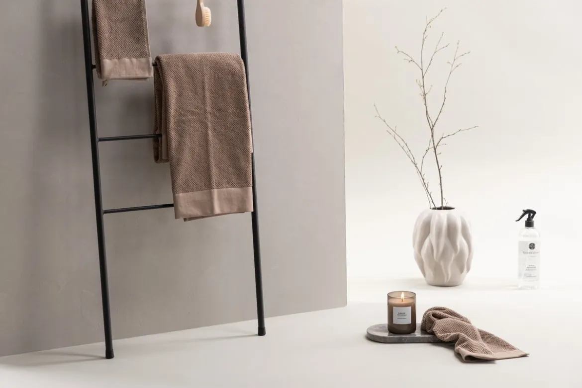 Handtuchleiter / Garderobe Lazaro – Minimalistisches Design in Schwarz