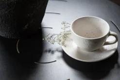 Kaffeetisch Hanoi - Ø65 mit schwarzer Stahl- Tischplatte