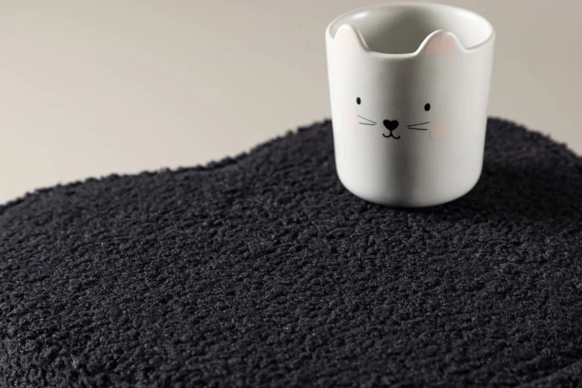 Kinderhocker Luma – Herzförmiger Hocker in Schwarz