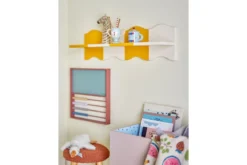 Kinderregal Oslo – Gelbes Wandregal mit gewelltem Karomuster