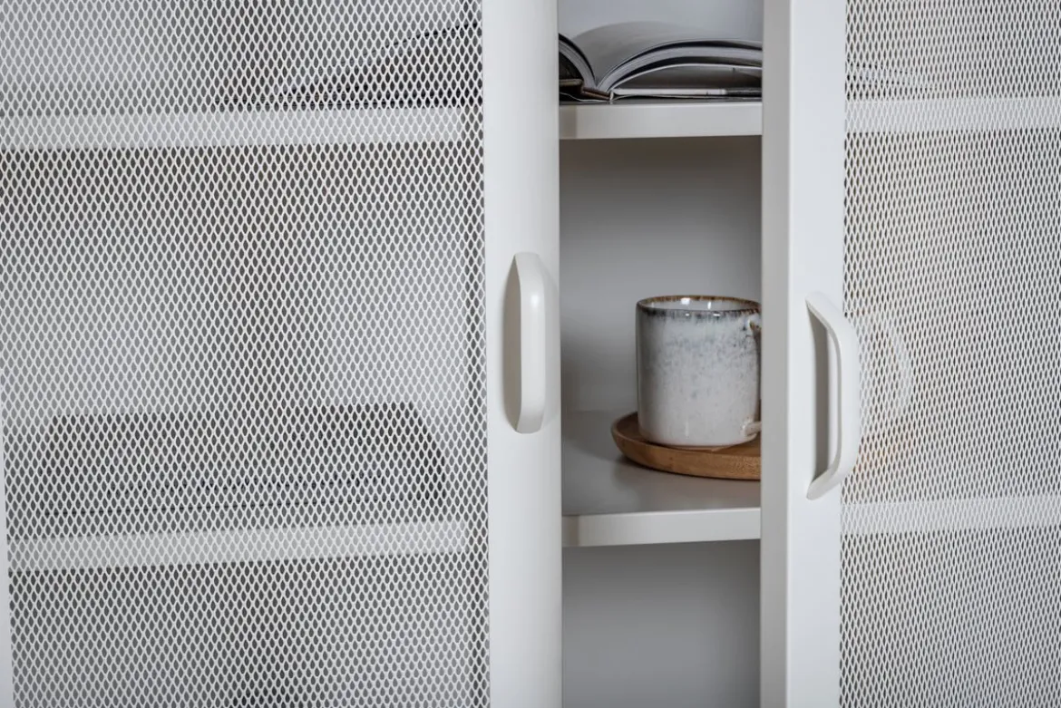 Kommode Faylen – Industrial-Design in Schwarz, Weiß & Grau