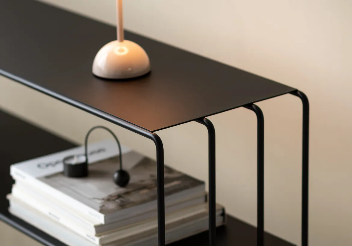 Kommode Ria – Metall-Design mit zwei Ablagen
