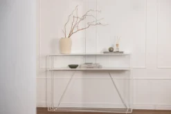 Kommode Ria – Metall-Design mit zwei Ablagen