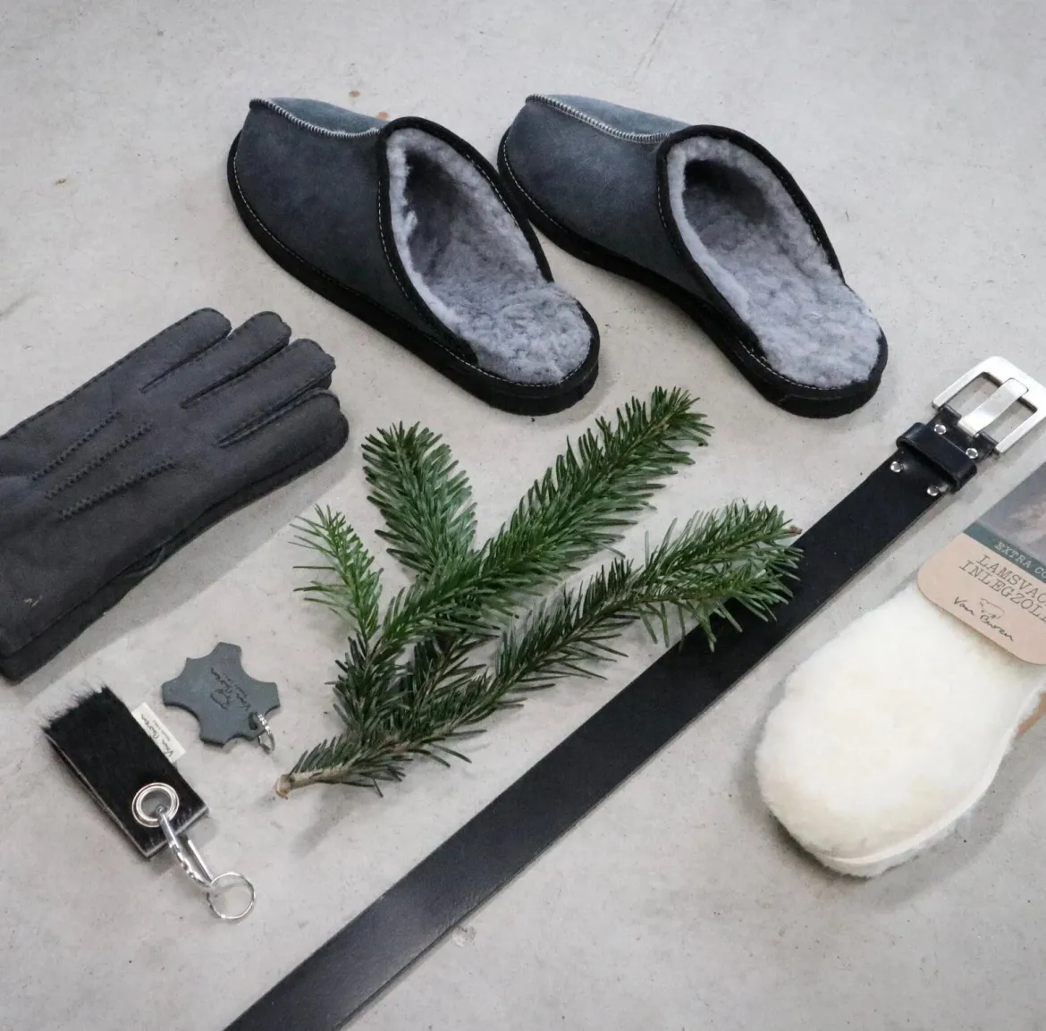 Lammfell Herren Hausschuhe Ardell – echtes Lammfell in Grau