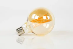 LED-Glühlampe Rara – G95-E27 mit amberfarbenem Glas