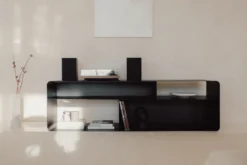 Lowboard Tavir – Pulverbeschichteter Stahl in Retro-Optik