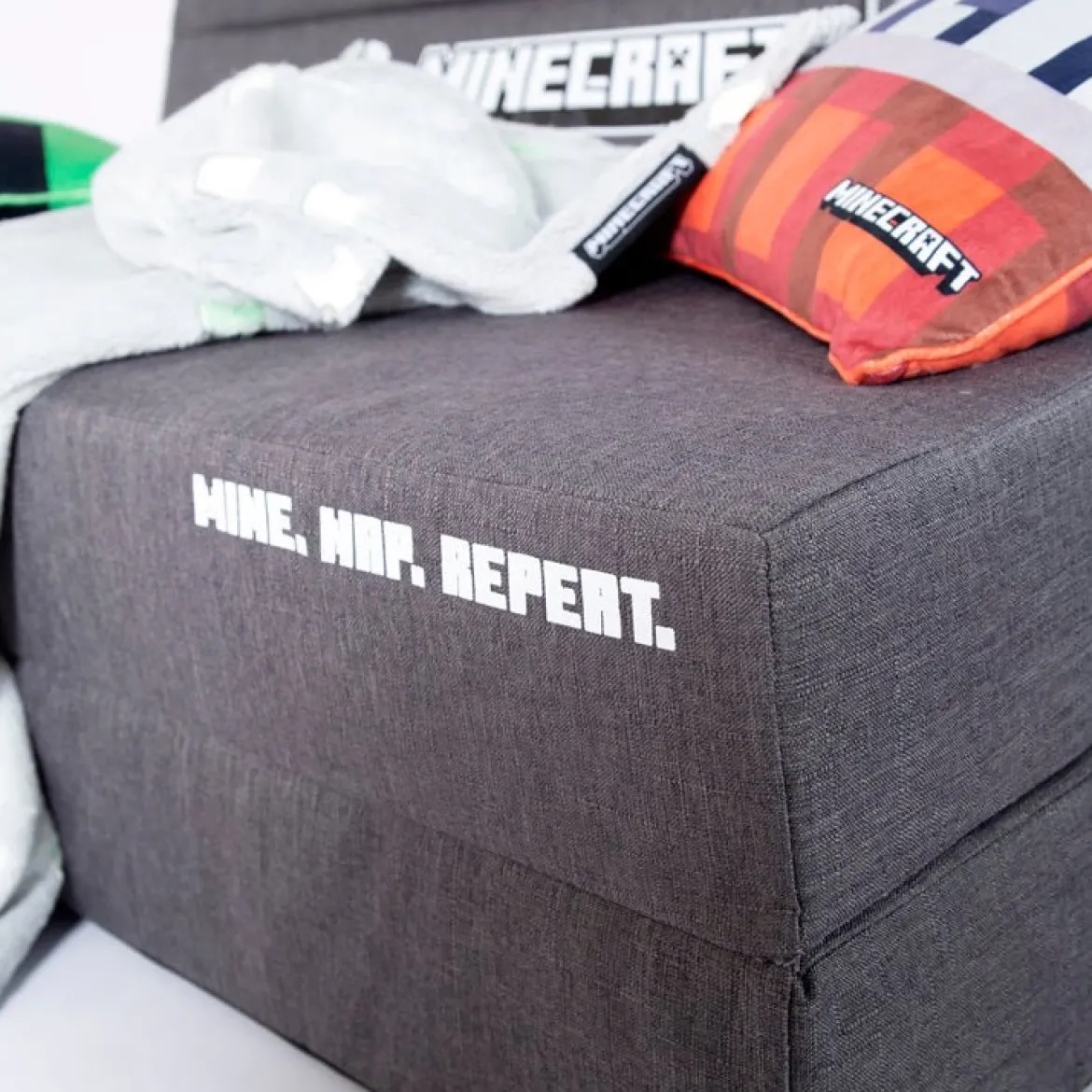 Minecraft Klappsofa „SleepCube“ – ausklappbar & passend zum Kinderbett