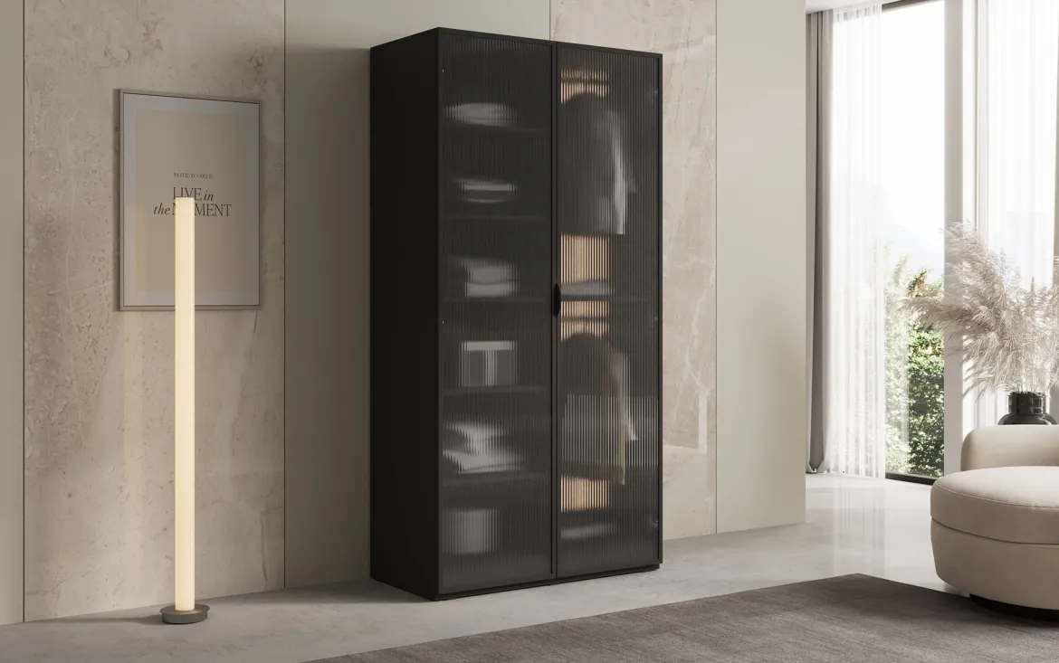 Moduro Arda – Design-Kleiderschrank mit geriffelter Glasfront