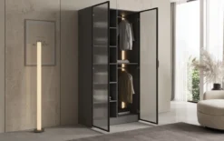 Moduro Arda – Design-Kleiderschrank mit geriffelter Glasfront