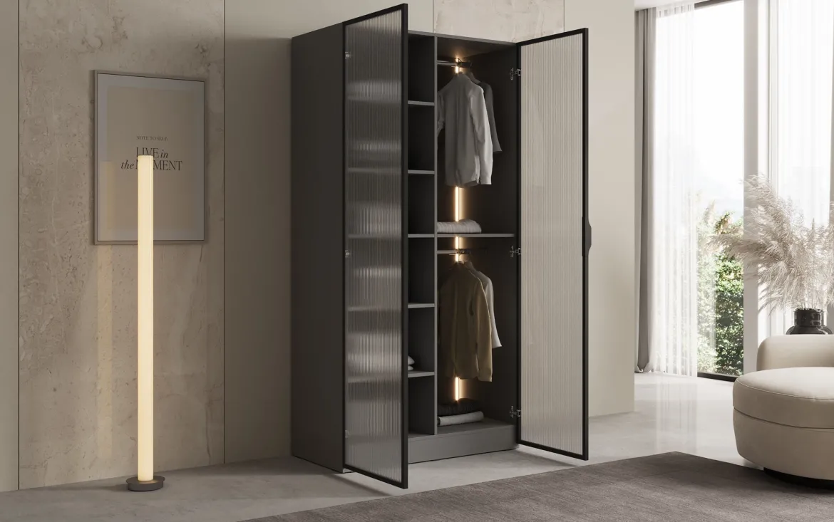 Moduro Arda – Design-Kleiderschrank mit geriffelter Glasfront