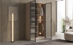 Moduro Arda – Design-Kleiderschrank mit geriffelter Glasfront