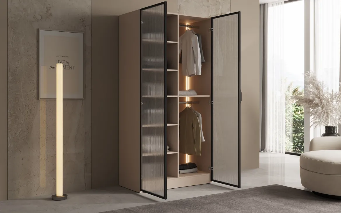 Moduro Arda – Design-Kleiderschrank mit geriffelter Glasfront