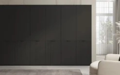Moduro Faro – Dreimoduliger Design-Kleiderschrank mit strukturierter MDF-Front