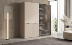 Moduro Ravo – Modularer Kleiderschrank mit geriffelter Glasfront und Strukturpaneel