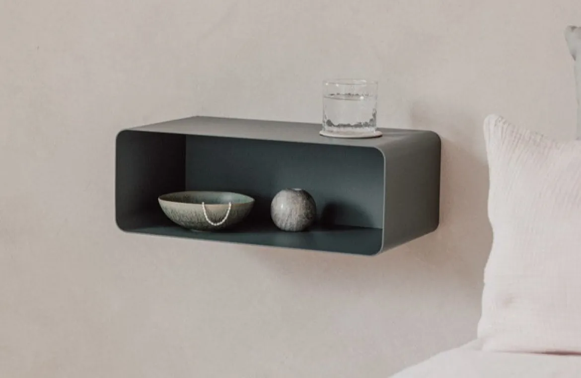 Nachttisch Nelio – Hängendes Design mit Kabeldurchführung