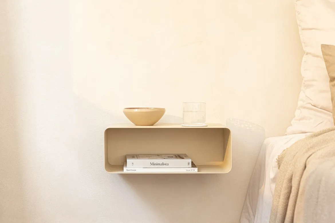 Nachttisch Nelio – Hängendes Design mit Kabeldurchführung