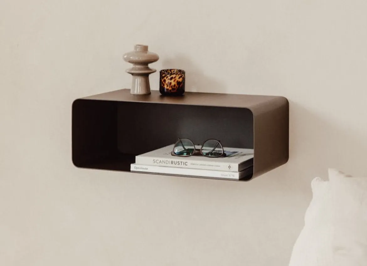 Nachttisch Nelio – Hängendes Design mit Kabeldurchführung