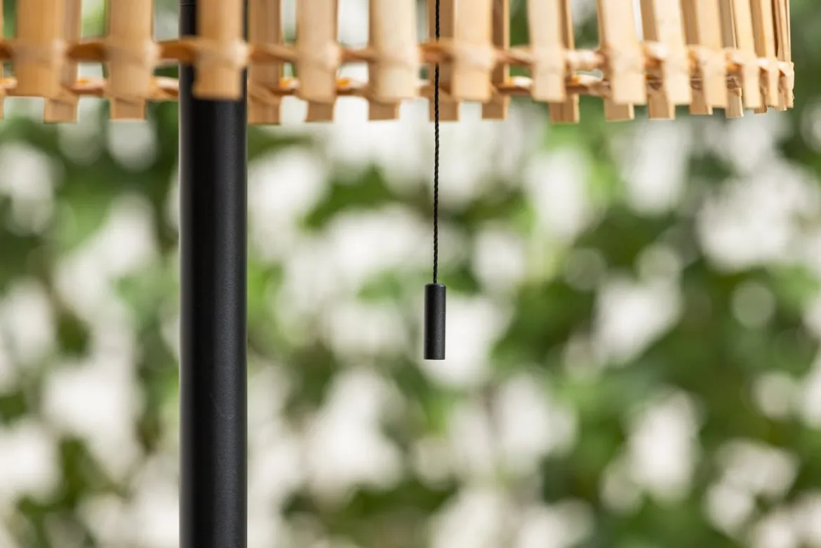 Outdoor-Stehlampe „Elan“ – wetterfeste Stehleuchte aus Bambus & Metall