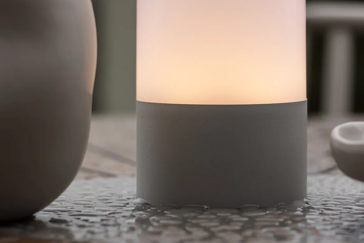 Outdoor-Tischlampe „Arilo“ – wetterfest aus Kunststoff & Stahl für Outdoor