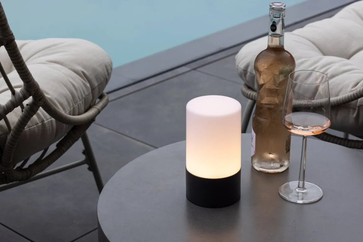 Outdoor-Tischlampe „Arilo“ – wetterfest aus Kunststoff & Stahl für Outdoor