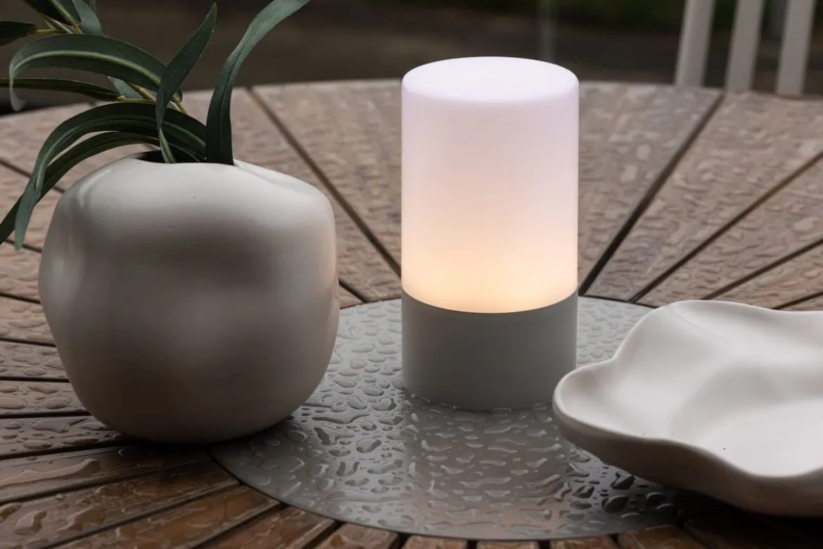 Outdoor-Tischlampe „Arilo“ – wetterfest aus Kunststoff & Stahl für Outdoor
