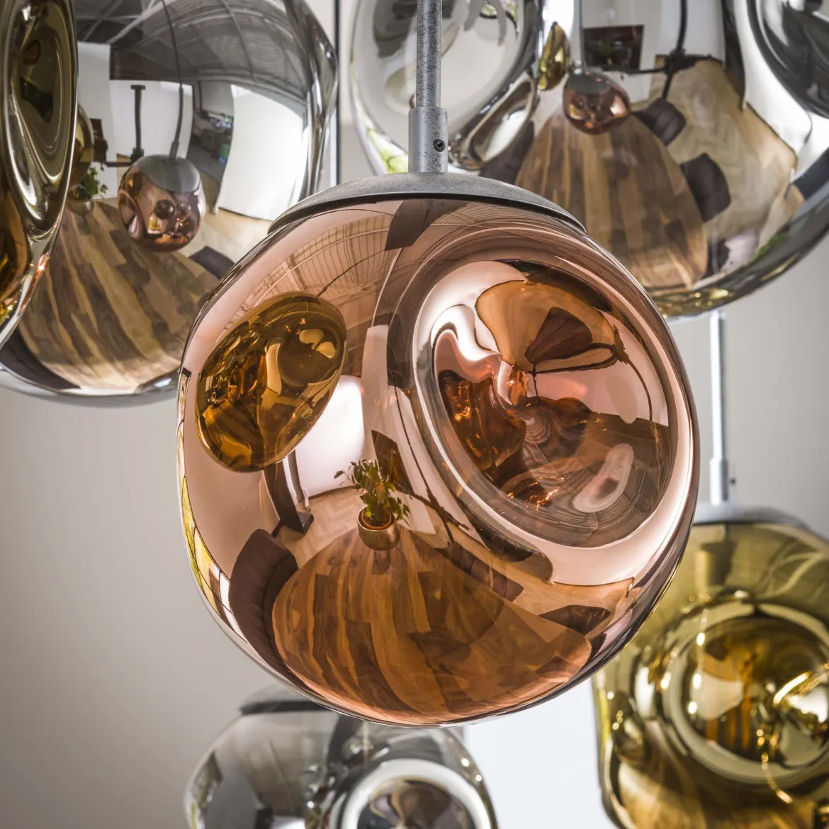 Pendelleuchte "Althea“ – 7 Leuchten in der Metall-Farbkombination Gold, Kupfer und Chrom