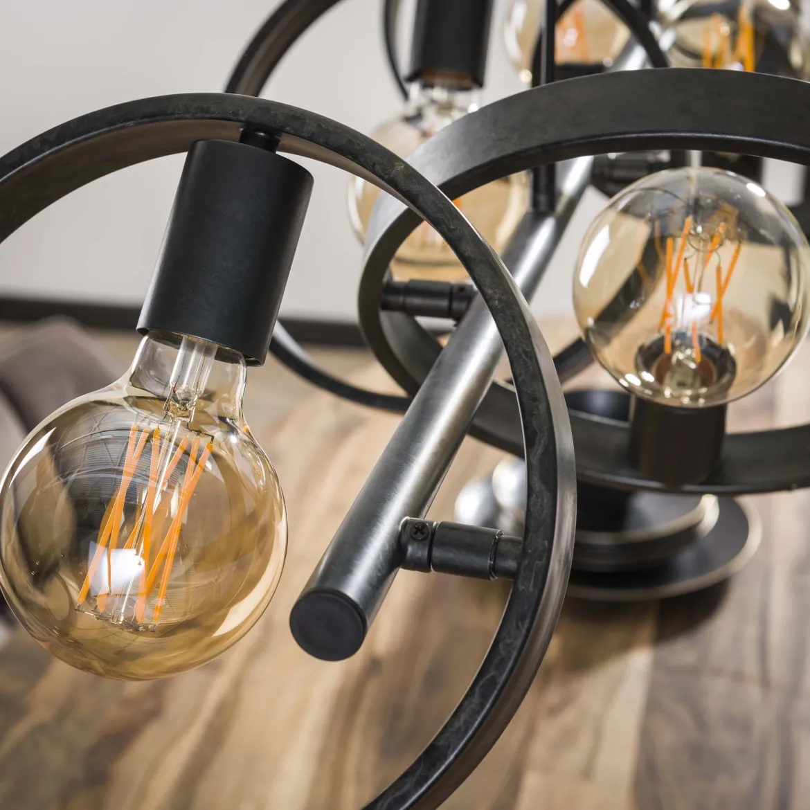 Pendelleuchte Arkon – Metallrahmen in Charcoal mit industrieller Ausstrahlung (6-flammig)