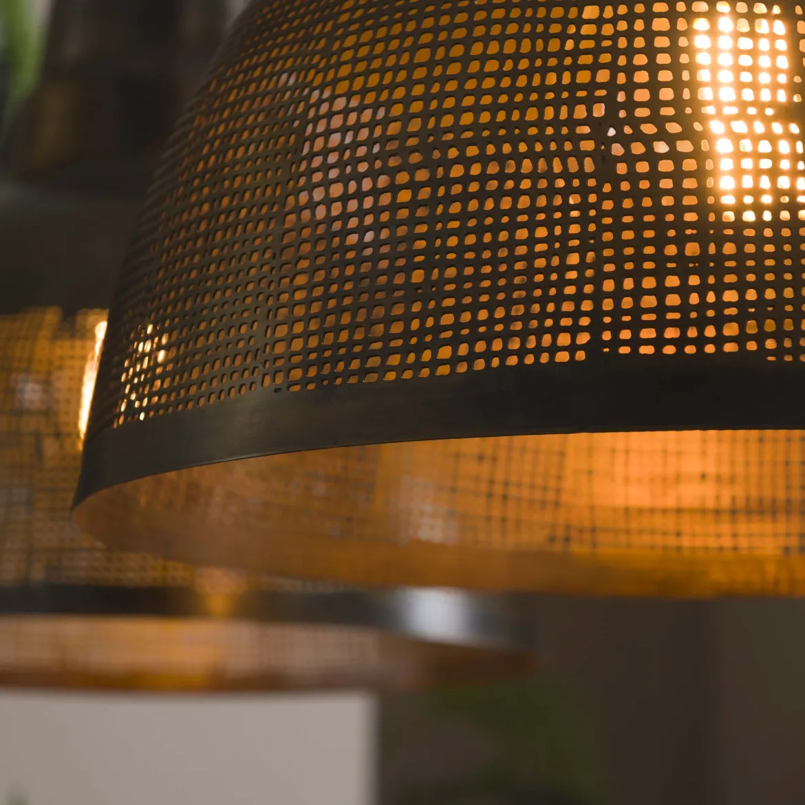 Pendelleuchte "Armonis“ – Mit 2 handperforierten Lampenschirmen aus Metall in Antikbronze