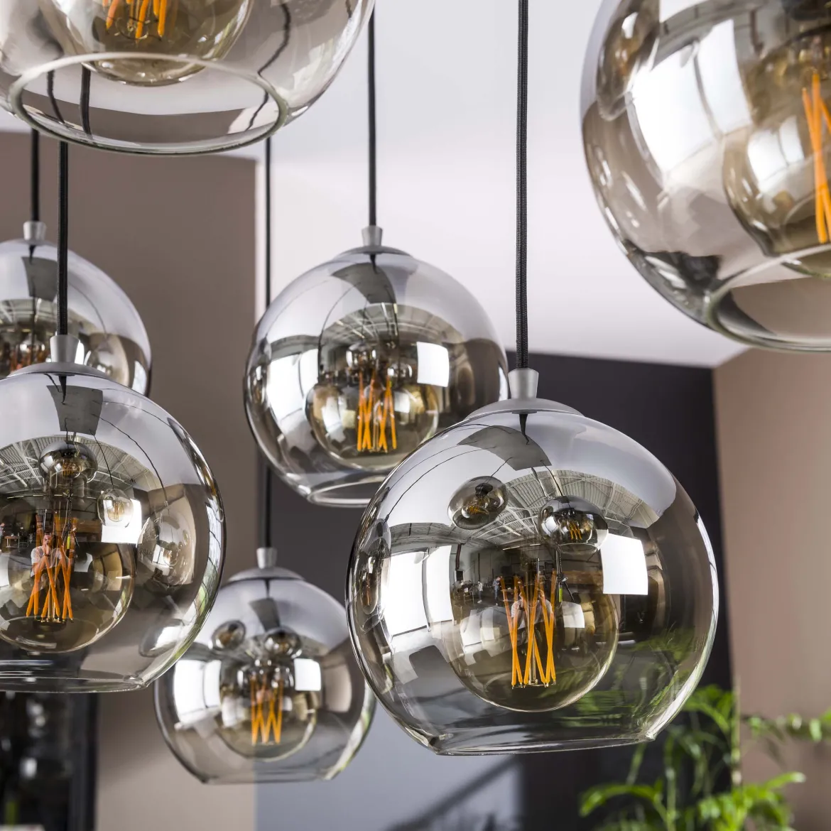 Pendelleuchte „Clarus“ – Rauchglas mit Farbverlauf und Metallarmatur
