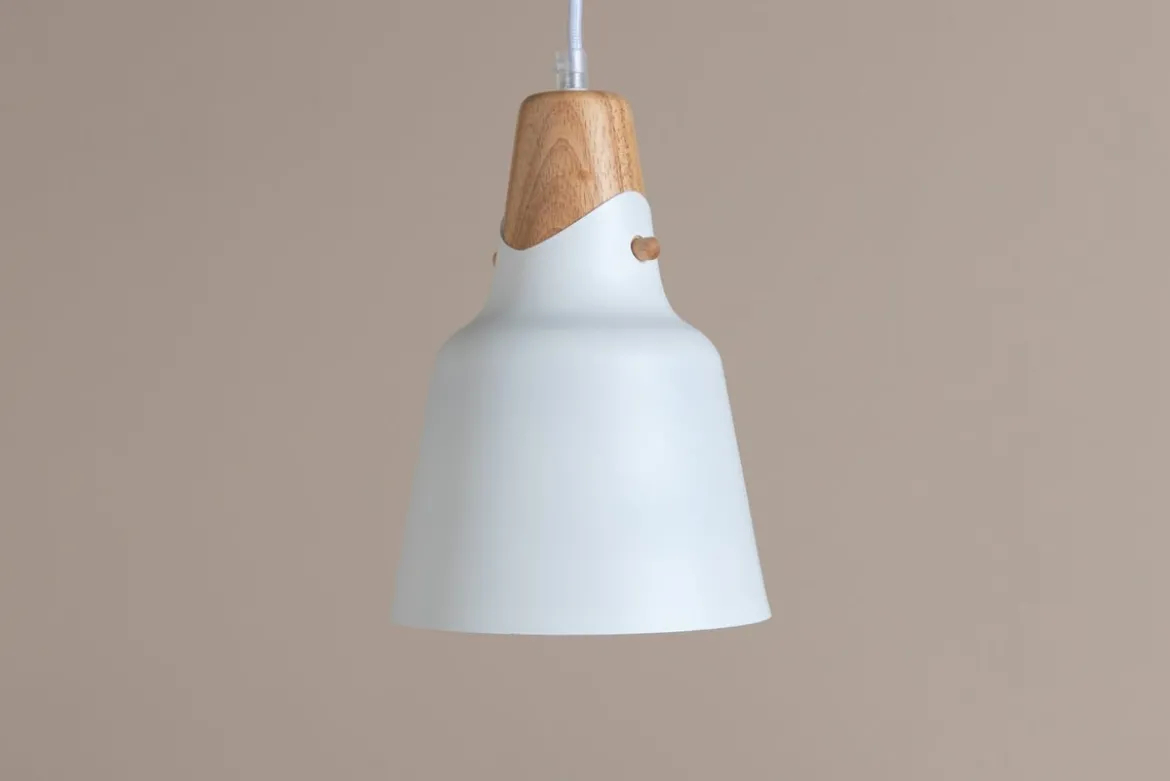 Pendelleuchte „Elegance" – Durchdachtes Design mit walnussfarbener Oberfläche