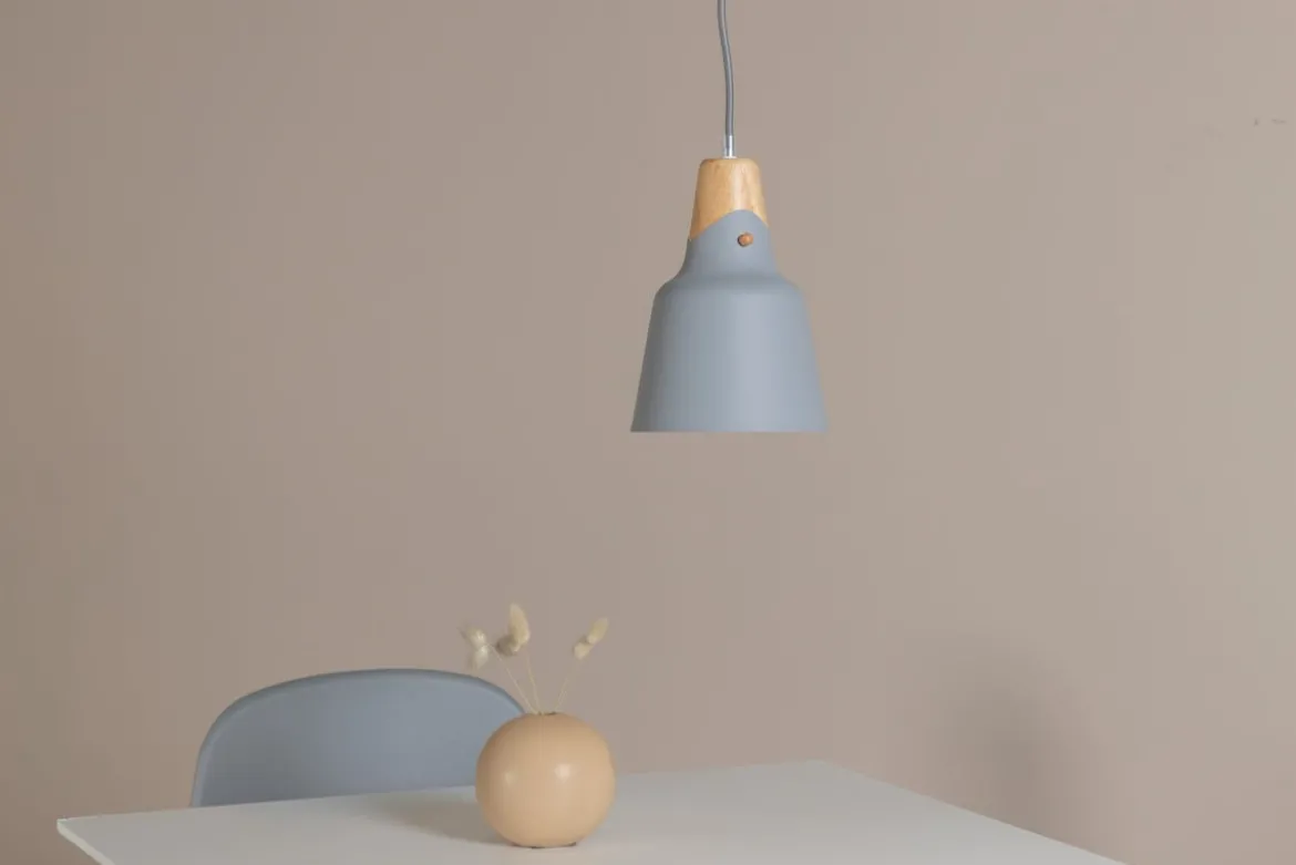 Pendelleuchte „Elegance" – Durchdachtes Design mit walnussfarbener Oberfläche