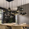 Pendelleuchte "Fionella“ – 18 runde und konische Lampenschirme aus Metall in schwarzem Finish