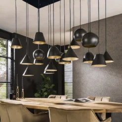 Pendelleuchte "Fionella“ – 18 runde und konische Lampenschirme aus Metall in schwarzem Finish