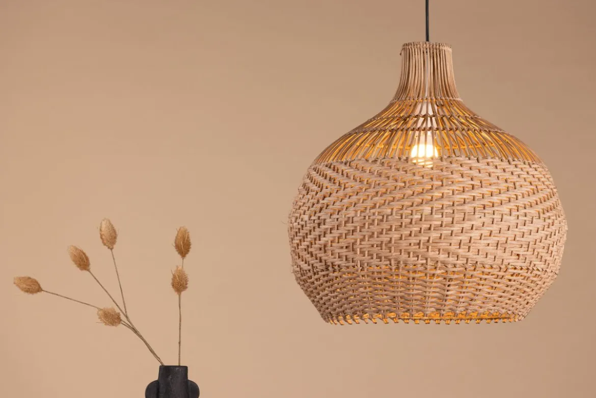 Pendelleuchte „Ghanzi" – Heller Rattanschirm mit Flechtmuster