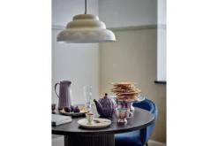 Pendelleuchte Kora – Abgerundetes Design in sanftem Naturton