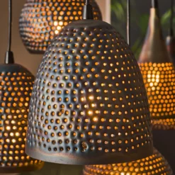 Pendelleuchte "Lioris“ – Mit 7 individuellen Lampenschirmen aus Metall in Schwarz-Bronze