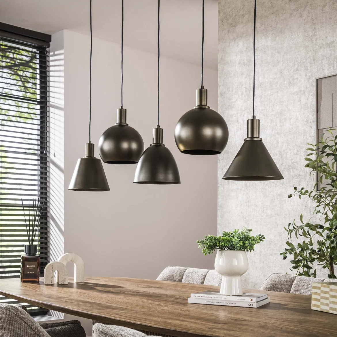 Pendelleuchte "Lumiselle“ – 5 Leuchten aus Metall in unterschiedlichen Formen in Beige oder Bronze