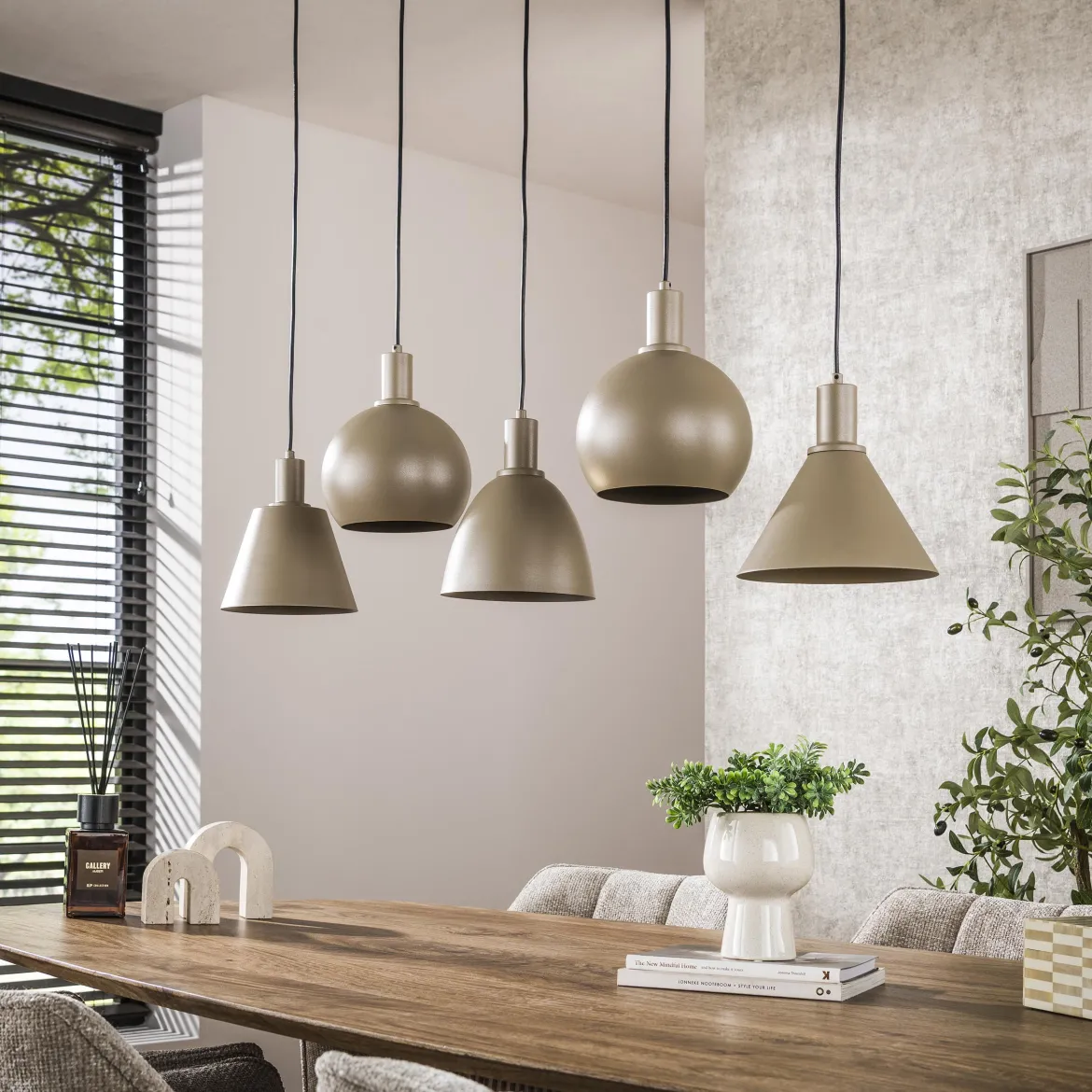 Pendelleuchte "Lumiselle“ – 5 Leuchten aus Metall in unterschiedlichen Formen in Beige oder Bronze
