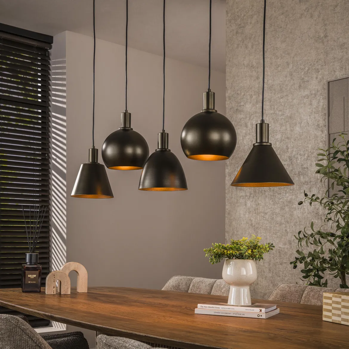Pendelleuchte "Lumiselle“ – 5 Leuchten aus Metall in unterschiedlichen Formen in Beige oder Bronze