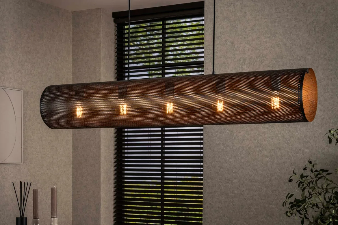 Pendelleuchte „Nerissa“ – Mit 5 Leuchten in horizontalem Tube-Mesh-Design in Schwarz