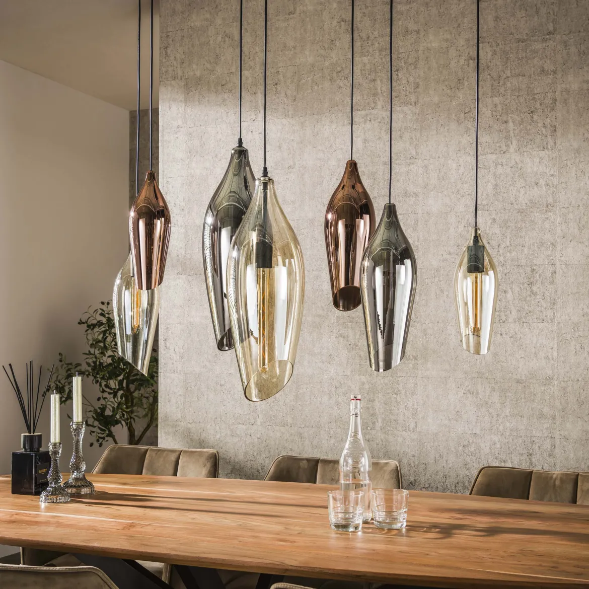 Pendelleuchte "Thalira“ – 7 Glasschirme in Bernstein, Kupfer und Chrom mit Metall-Armatur
