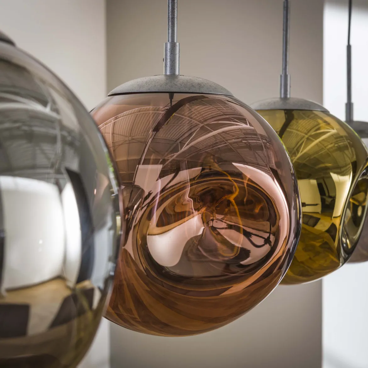 Pendelleuchte „Virelli“ – 4 Leuchten in der Metall-Farbkombination Gold, Kupfer und Chrom