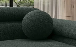 Rundes Zierkissen Sphere ⌀35 cm aus Bouclé
