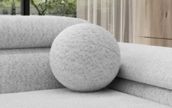 Rundes Zierkissen Sphere ⌀35 cm aus Bouclé