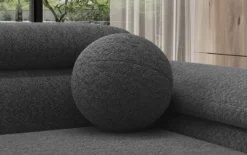 Rundes Zierkissen Sphere ⌀35 cm aus Bouclé