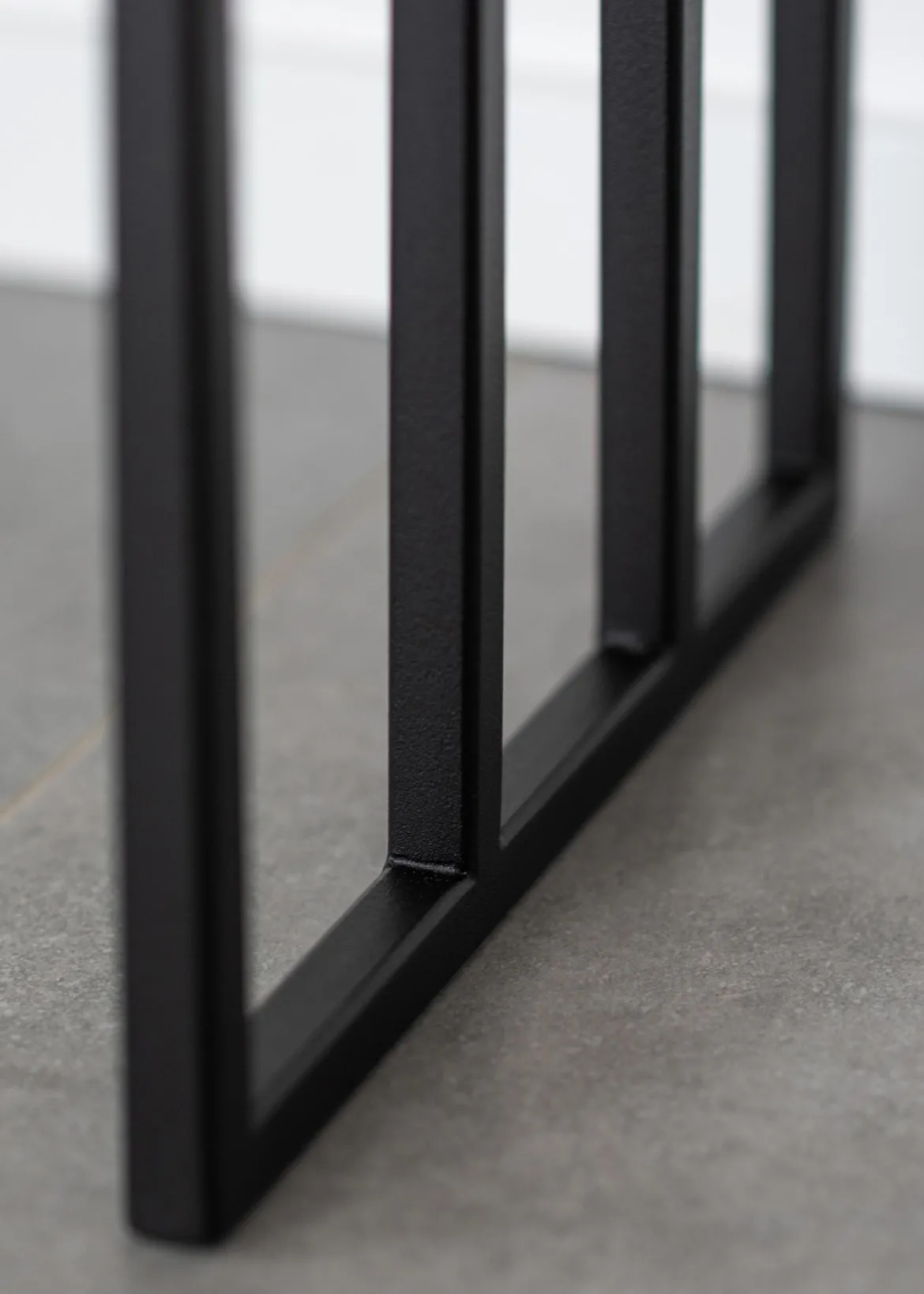 Schuhregal Bovi – Industrial Design in Schwarz, Cashew oder Weiß