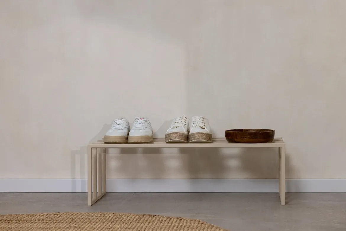 Schuhregal Bovi – Industrial Design in Schwarz, Cashew oder Weiß