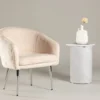Sessel Wilma- mit beigem Teddy-Bezug und silberfarbenen Stahlbeinen