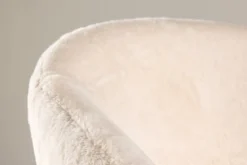 Sessel Wilma- mit beigem Teddy-Bezug und silberfarbenen Stahlbeinen
